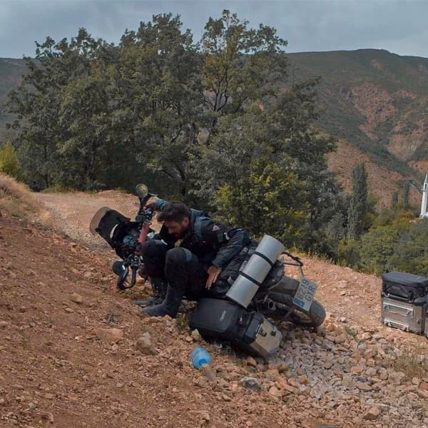 ver temporada uno de free live free ride la vuelta al mundo en moto, ver videos de viajes en moto solo por el mundo, todos los capitulos de free live free ride y sus aventuras por el mundo